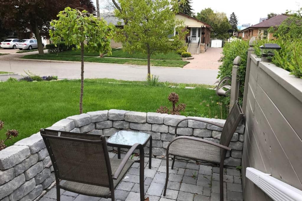 Private Bsmt With Sep. Entrance And Free Parking Apartment Toronto Exterior photo
