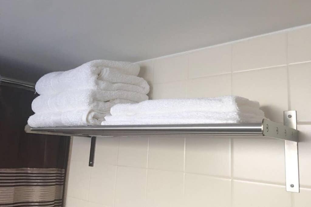 Private Bsmt With Sep. Entrance And Free Parking Apartment Toronto Exterior photo